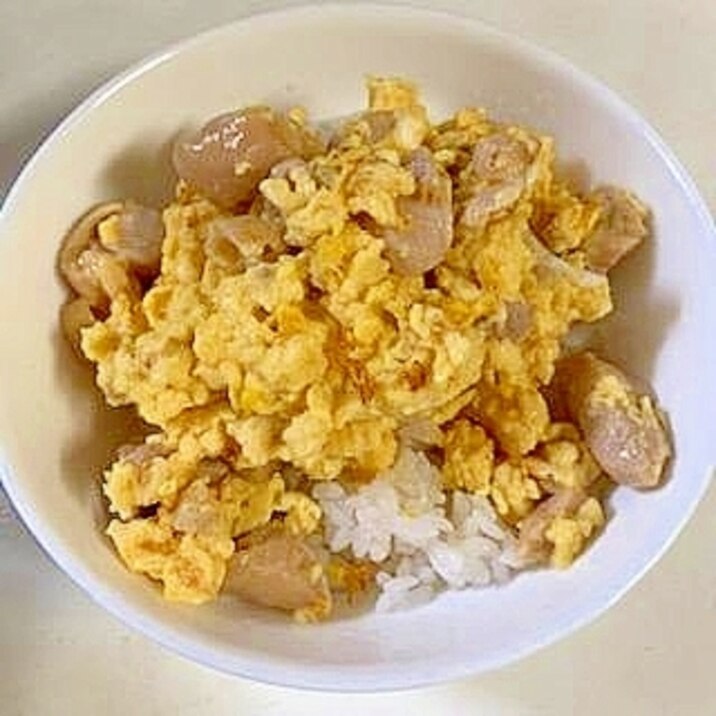 鶏ももで　親子スクランブルエッグ丼